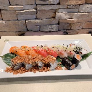 48. Sushi misto（Lo chef seleziona casualmente il sushi da abbinare）