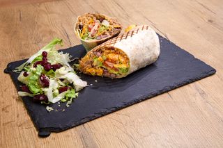 Бурито с печено пилешко филе