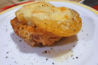 Пилешки стек с ананас, кашкавал и картофено пюре (400г)