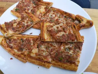 Lahmacun con kebab