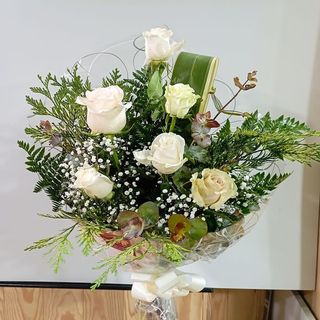 Ramo 6 rosas blancas