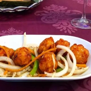 Crispy Prawn Ball with garlic, salt, onion and peppers