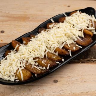 Ración de Plátano Frito con queso rallado