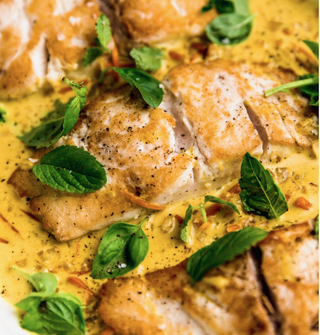 Salmón Crujiente Con Salsa De Curry