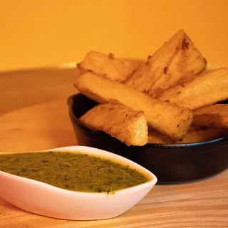 Yuca Frita con Guasacaca