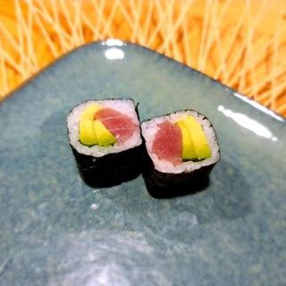 Maki Atún & Aguacate