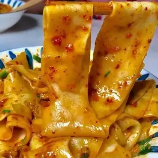 43 biang biang mian tomato y huevo y picante