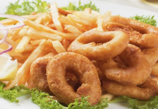 Plato Calamares + Patata + Lata + Ensalada