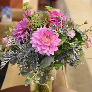 Bukiet z różową dalią