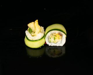 California roll z ogórkiem i warzywami w tempurze 8szt