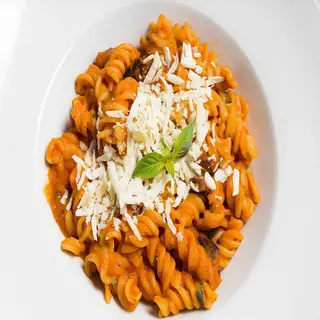 Pasta Fusilli Alla Norma con Pomodoro E Ricotta Salata