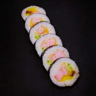 Futomaki łosoś pieczony