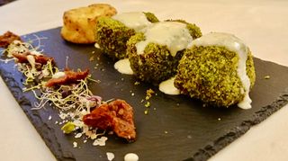 Muschiulet de porc in crusta de verdeturi