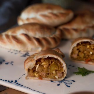 Menú empanada (6 uds.) + bebidas (2 uds.)