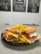 Campero De Lomo con patatas fritas 