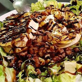 Ensalada de rulo de cabra