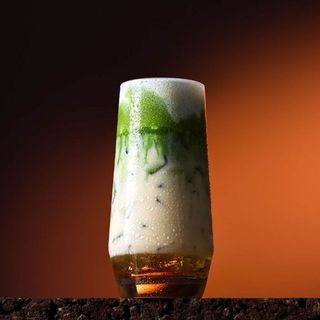 Pekanowa Iced Matcha Latte