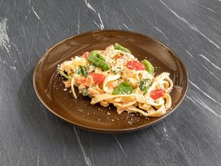 Tagliatelle z łososiem