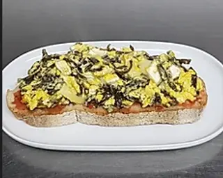Tosta Revuelta Con Brie Y Algas