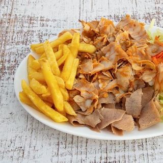 Plato De Carne Con Patatas Y Queso