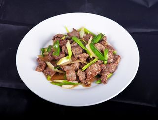 Мясо с зеленым луком