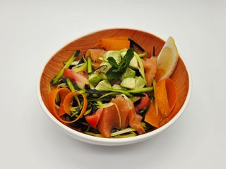 Riso nero, salmone e avocado