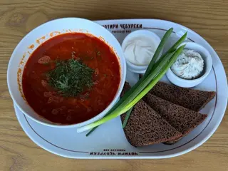 Борщ червоний зі сметаною (400/50/50g)