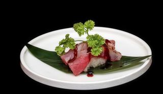 330. Nigiri tonno flambe - 2 pezzi