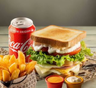 Sándwich California  Con Patatas Caseras  Y Bebida