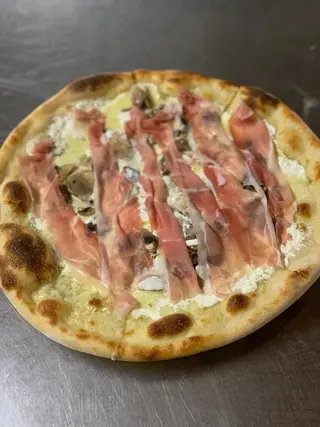 14. Pizza classica principessa