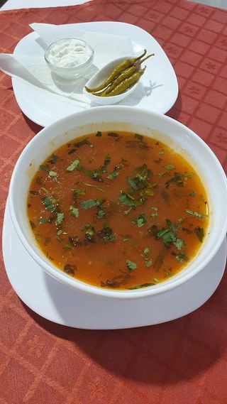 Ciorbă de pasăre cu tăiței de casă 