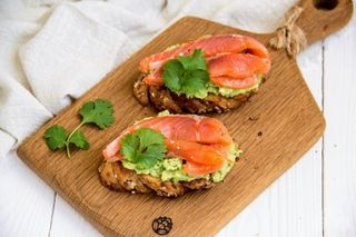 Avocado dip bruschetta