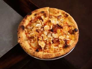 Pizza z żeberkami i karmelizowanym ananasem