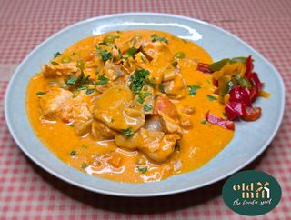 PULPA PUI CU SOS CURRY SI LEGUME..