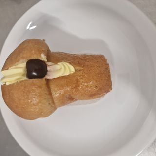 Baba' con crema chantilly