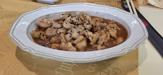 Manzo saltato con zenzero e cipollotti