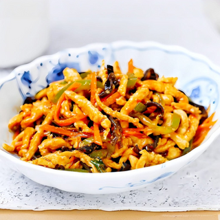 C11. Pui cu aromă de pește 鱼香鸡丝