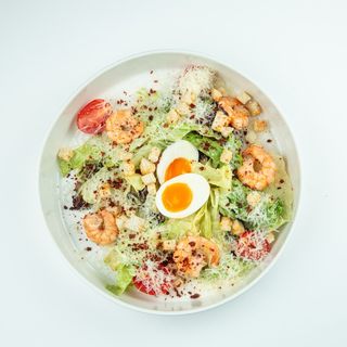 Цезарь с креветками (325г)