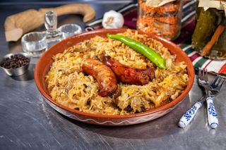 Cârnați de porc cu varză călită