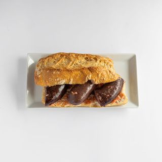 Bocadillo caliente butifarra negra