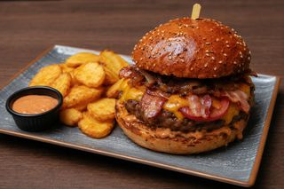 Jackie burger s pomfritom