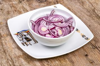 Salată de ceapă roșie