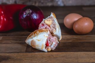 Empanada de atún picante