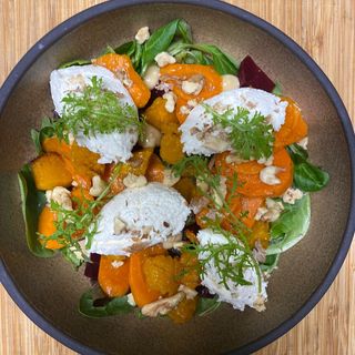 Salata cu morcovi, conopida rumenita si branza de capra-330gr