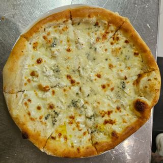 Пица Куатро Формаджи