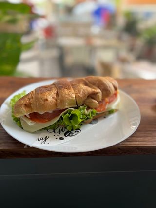 Croissant De Lomo Especial