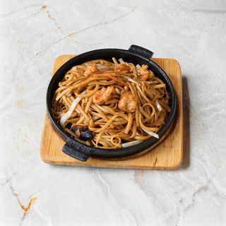 Udon smażony z krewetkami