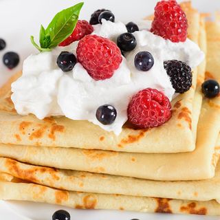 Clatite cu dulceata de visine  2 bucati