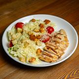 Салат "Цезарь" с курицей