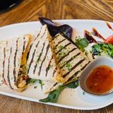 Quesadilla verde cu legume si sos sweet chilly 300g